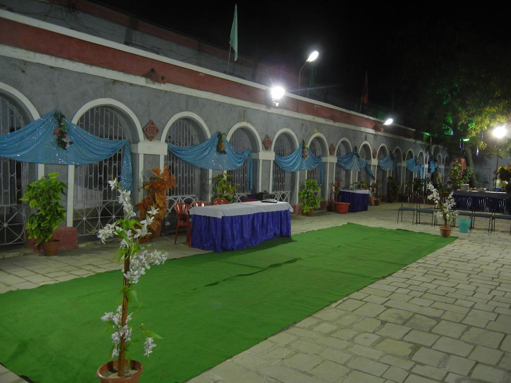 Hotel Grand Barrack Khandwa Exterior photo